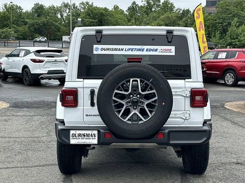 Used 2025 Jeep Wrangler Unlimited Sahara AWD/4WD image 4
