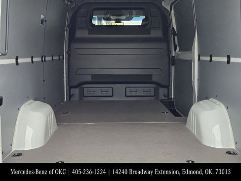 Used 2025 Mercedes-Benz Sprinter 2500 image 31