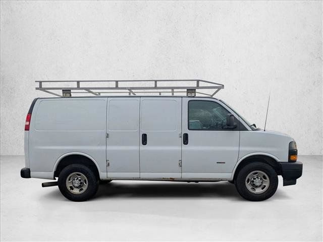 Used 2018 Chevrolet Express 2500 w/ Driver Convenience Package RWD image 4