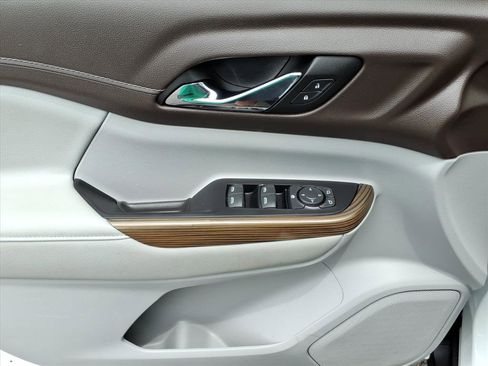 Used 2022 GMC Acadia SLE FWD image 19