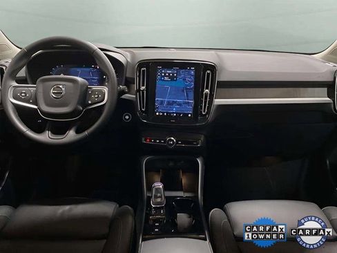 Used 2025 Volvo XC40 B5 Plus image 12
