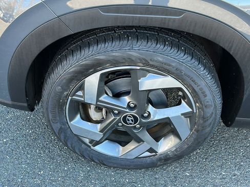 Used 2024 Hyundai Venue SEL image 4