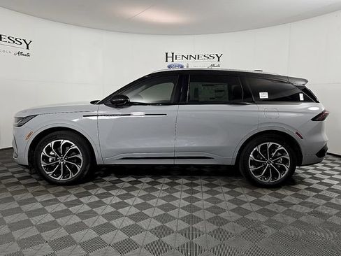 Used 2026 Lincoln Nautilus Reserve AWD/4WD image 7