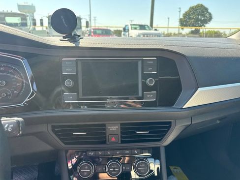 Used 2019 Volkswagen Jetta R-Line w/ R-Line Cold Weather Package FWD image 12