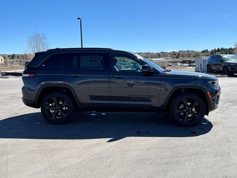 New 2026 Jeep Grand Cherokee Limited w/ Limited Altitude Package AWD/4WD image 7