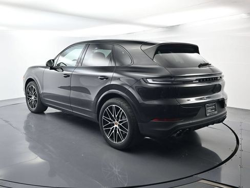 Certified 2025 Porsche Cayenne AWD/4WD image 3