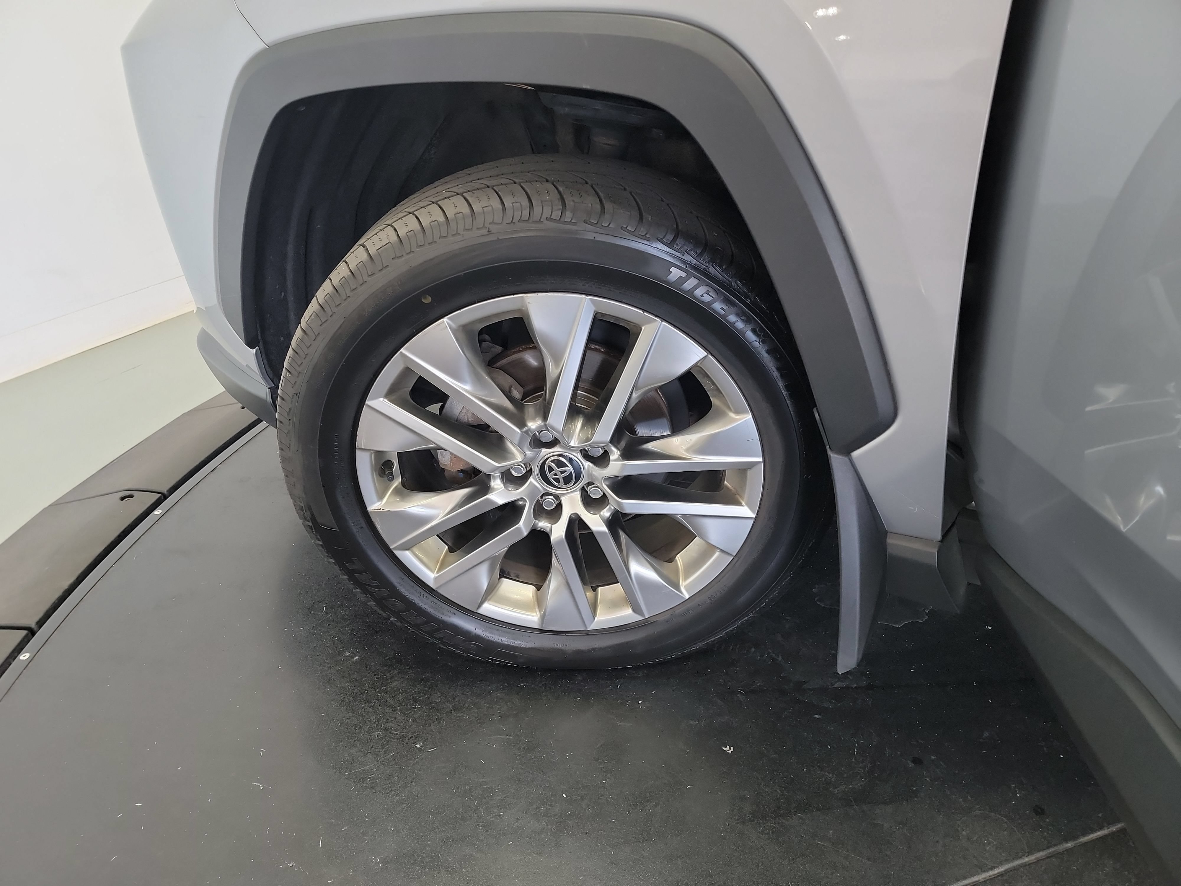 Used 2022 Toyota RAV4 Limited AWD/4WD image 30