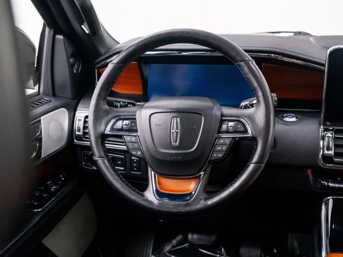 Used 2019 Lincoln Navigator Reserve AWD/4WD image 11