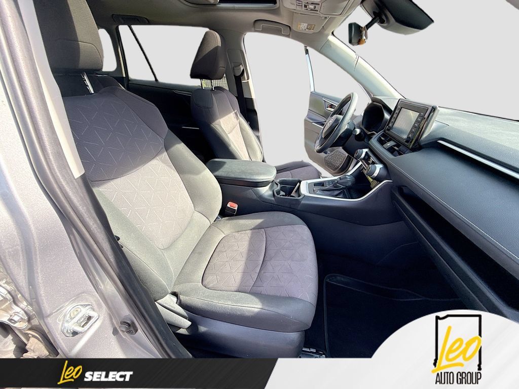 Used 2019 Toyota RAV4 XLE AWD/4WD image 29