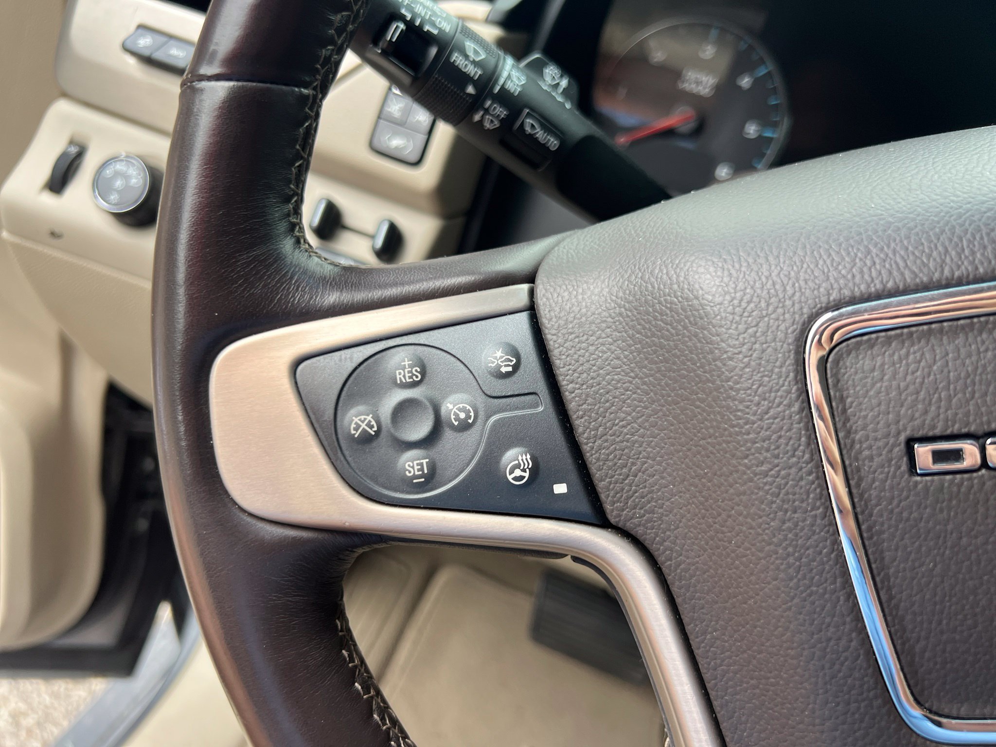 Used 2020 GMC Yukon XL Denali w/ Denali Premium Package AWD/4WD image 22