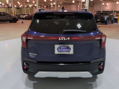 Used 2024 Kia Seltos EX FWD image 4
