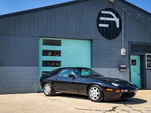 Used 1990 Porsche 928 image 1