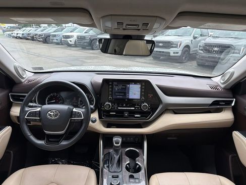 Used 2022 Toyota Highlander Limited AWD/4WD image 25