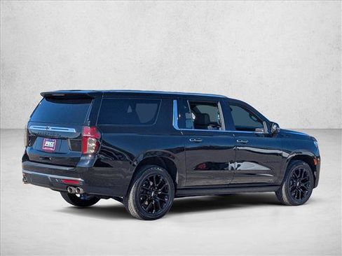 Used 2022 Chevrolet Suburban High Country image 5