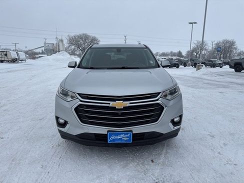 Used 2018 Chevrolet Traverse LT image 2