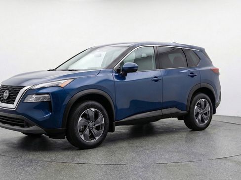 Used 2025 Nissan Rogue SV AWD/4WD image 3