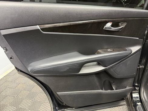 Used 2017 Kia Sorento AWD image 40