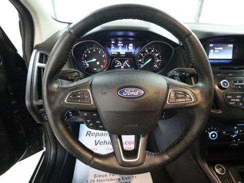 Used 2015 Ford Focus SE w/ SE Sport Package FWD image 17