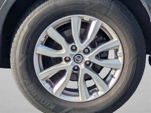 Used 2018 Nissan Rogue SV w/ Sun & Sound Touring Package image 17