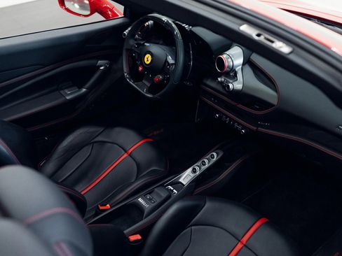 Used 2021 Ferrari F8 Spider image 29