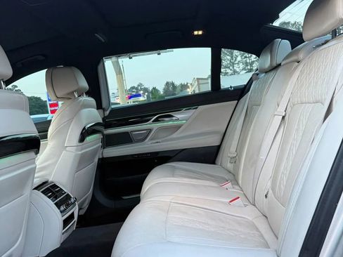 Used 2022 BMW 740i w/ Luxury Rear Seating Package RWD image 18