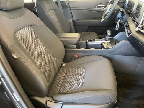 Used 2025 Kia Sportage LX image 35