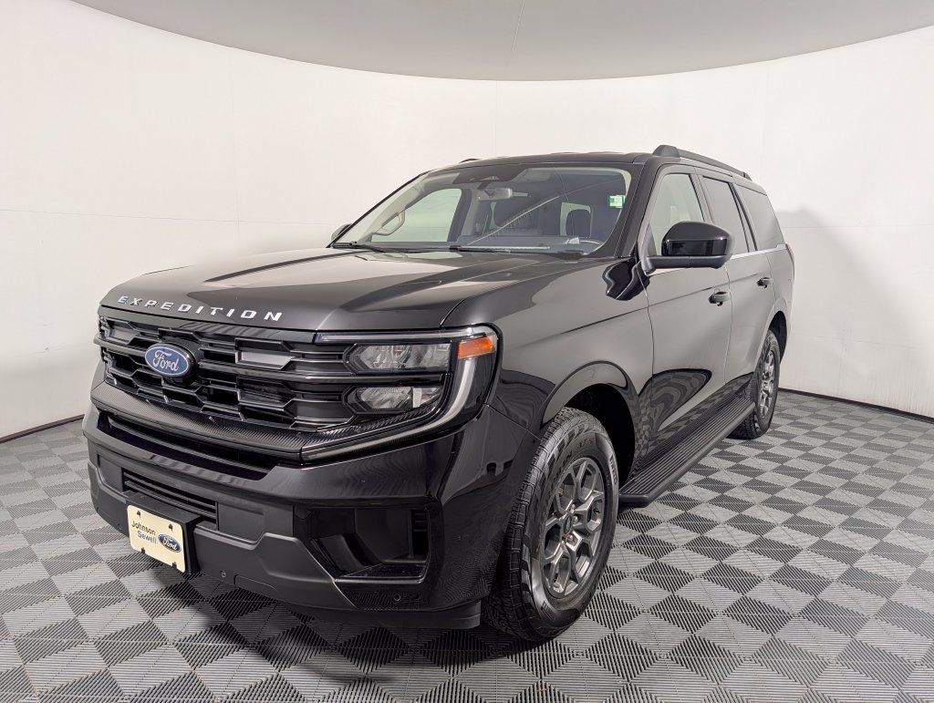 Certified 2025 Ford Expedition Active RWD image 4