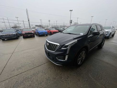 Certified 2025 Cadillac XT5 Premium Luxury image 4