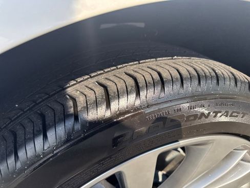 Used 2025 Buick Envision Avenir AWD/4WD image 27