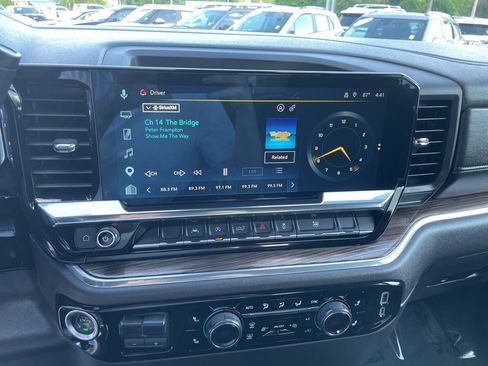Used 2025 Chevrolet Silverado 1500 LT AWD/4WD image 10