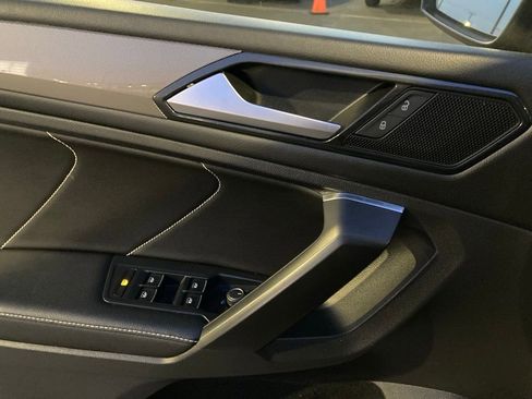 Used 2022 Volkswagen Tiguan SE image 14