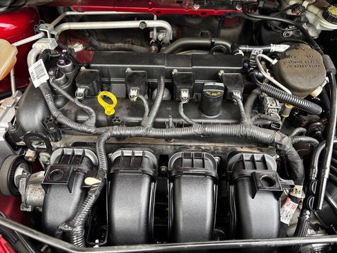 Used 2015 Ford Focus SE w/ SE Sport Package image 29