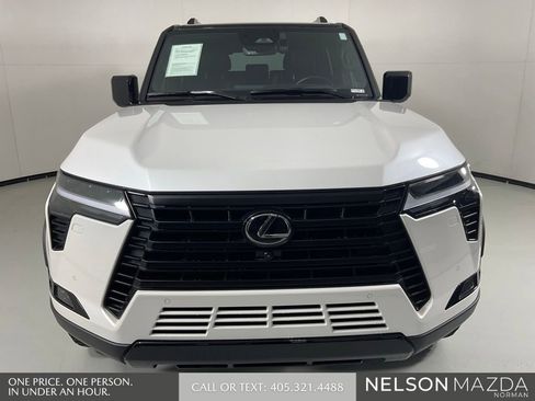 Used 2024 Lexus GX 550 AWD/4WD image 3