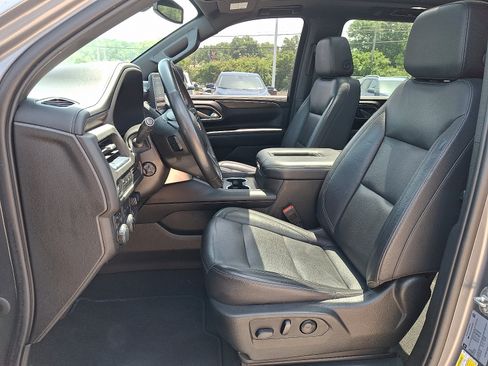 Used 2021 Chevrolet Suburban LT w/ LT Signature Package AWD/4WD image 15