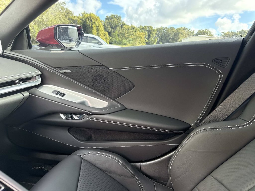Used 2025 Chevrolet Corvette Z06 RWD image 17