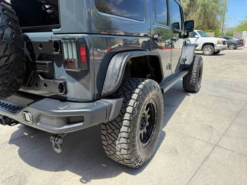 Used 2017 Jeep Wrangler Unlimited Rubicon w/ Max Tow Package AWD/4WD image 28