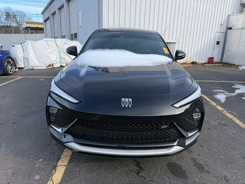 Used 2024 Buick Envista Sport Touring image 3