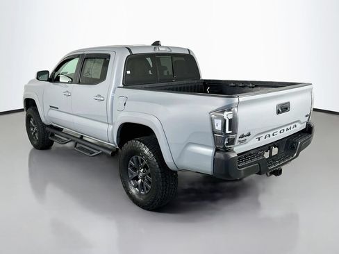 Used 2021 Toyota Tacoma SR5 AWD/4WD image 5