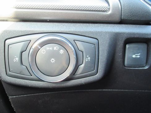 Used 2018 Ford Fusion SE FWD image 21