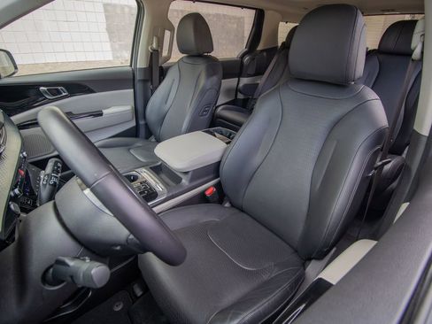 Used 2024 Kia Carnival SX Prestige image 17