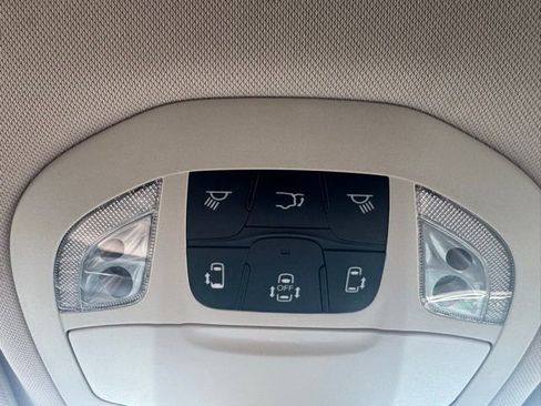 Used 2021 Chrysler Pacifica Limited image 33