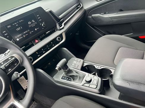 Used 2025 Kia Sportage LX FWD image 20