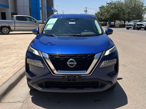 Used 2023 Nissan Rogue SV FWD image 2