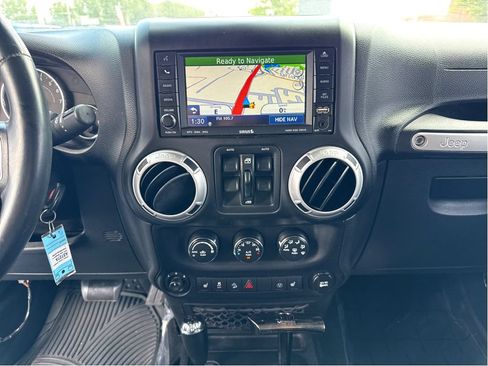 Used 2014 Jeep Wrangler Unlimited Sahara w/ Dual Top Group AWD/4WD image 17