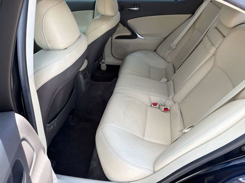 Used 2009 Lexus IS 250 w/ Preferred Accessory Pkg RWD image 22