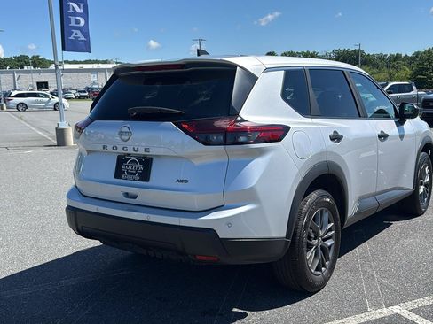 Used 2025 Nissan Rogue S AWD/4WD image 5