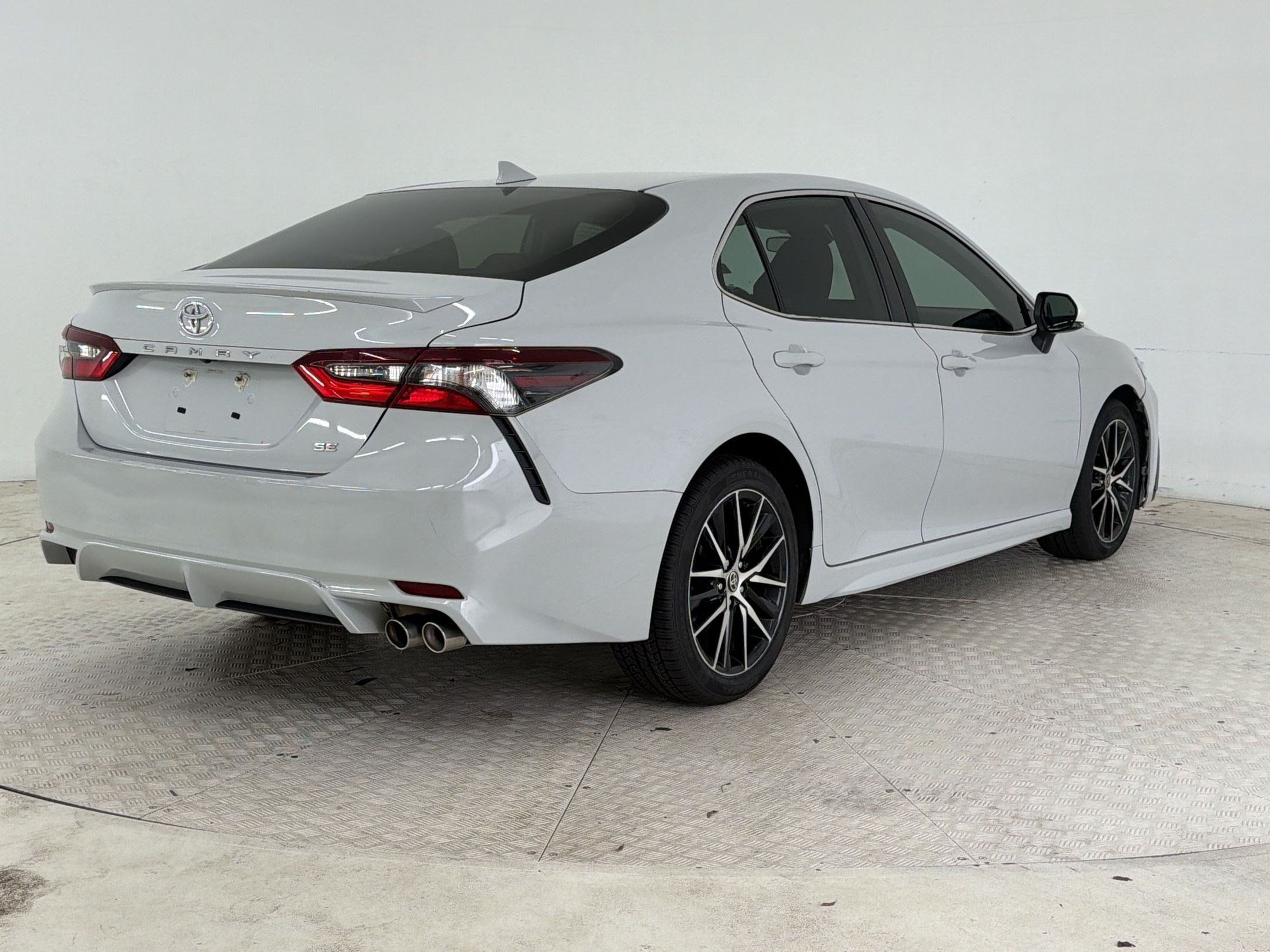 Used 2023 Toyota Camry SE FWD image 9