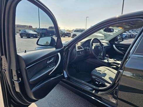 Used 2018 BMW 320i xDrive Sedan AWD/4WD image 17