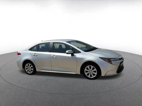 Used 2025 Toyota Corolla LE FWD image 2