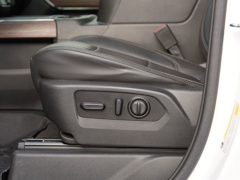 Used 2021 Chevrolet Silverado 1500 High Country w/ Technology Package image 16